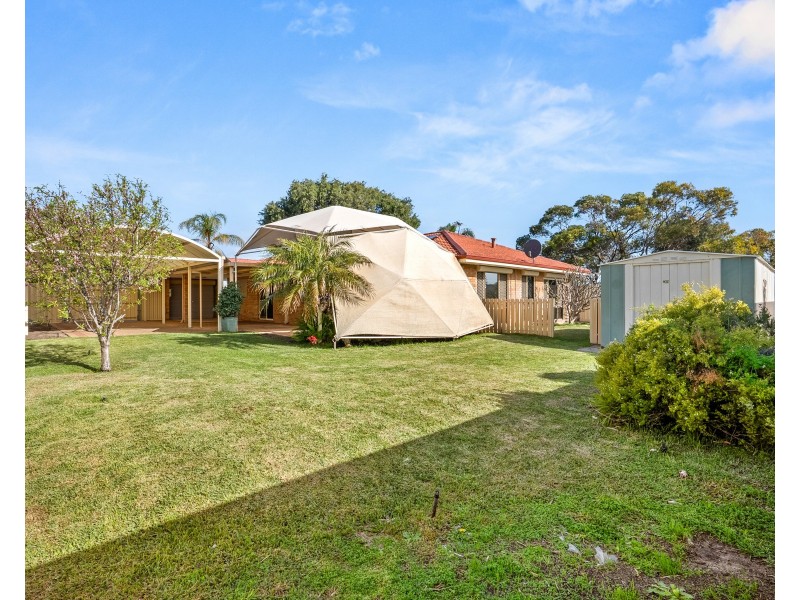 18 HAZLETT PLACE, Waikiki WA 6169