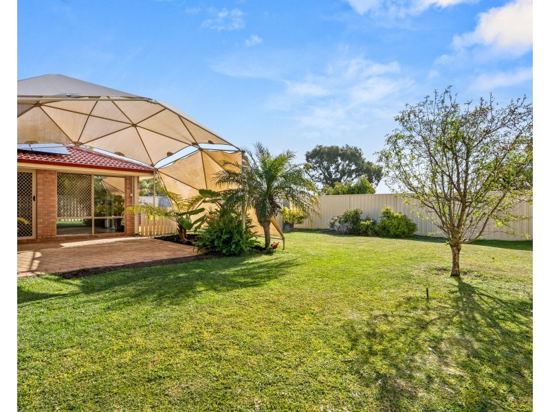 18 HAZLETT PLACE, Waikiki WA 6169