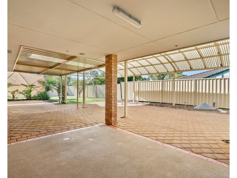 18 HAZLETT PLACE, Waikiki WA 6169