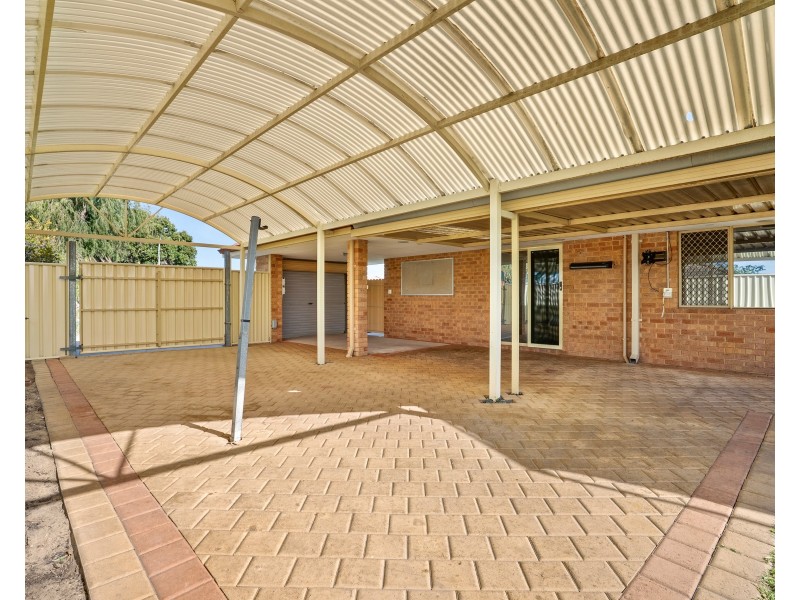 18 HAZLETT PLACE, Waikiki WA 6169