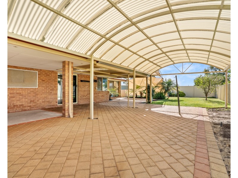 18 HAZLETT PLACE, Waikiki WA 6169