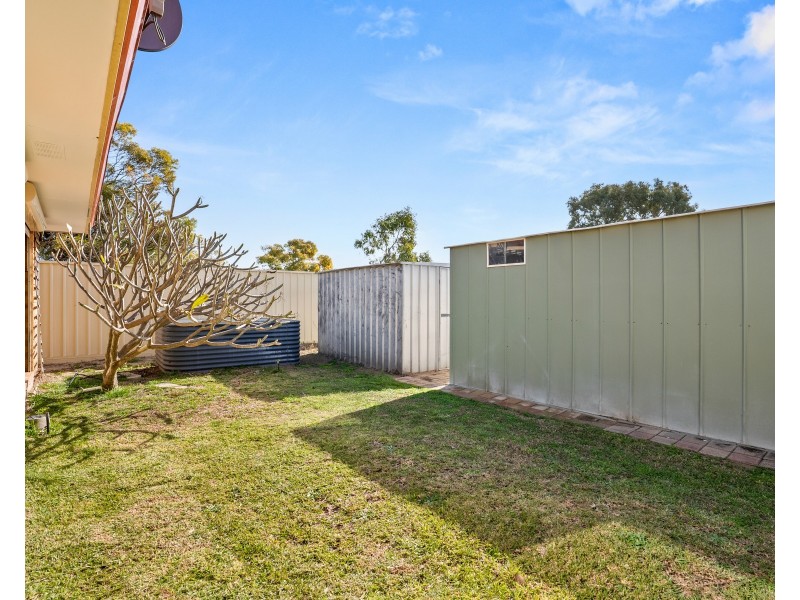 18 HAZLETT PLACE, Waikiki WA 6169