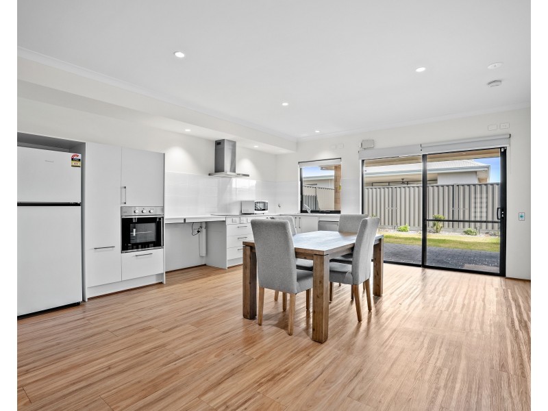 10 Gunwale Avenue, Port Kennedy WA 6172