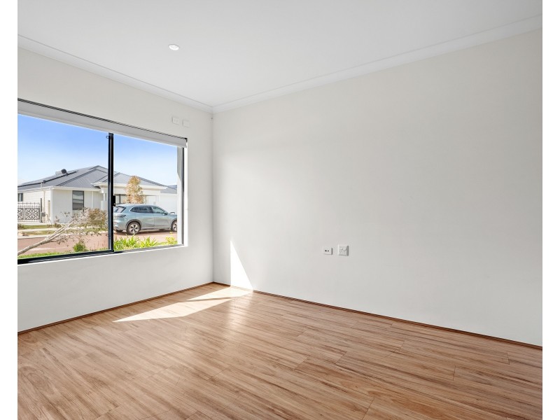 10 Gunwale Avenue, Port Kennedy WA 6172