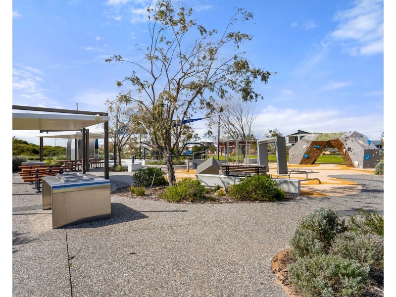 10 Gunwale Avenue, Port Kennedy WA 6172