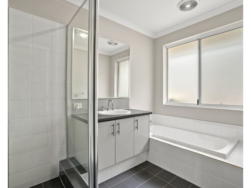 109 Tangadee Rd, Golden Bay WA 6174