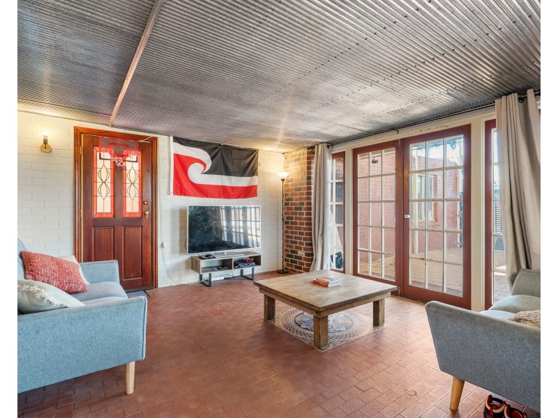 135 Safety Bay Road, Shoalwater WA 6169