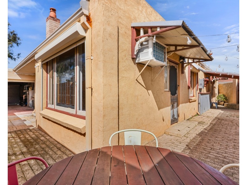 135 Safety Bay Road, Shoalwater WA 6169