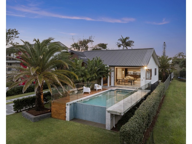 17 Wommin Lake Crescent, Fingal Head NSW 2487