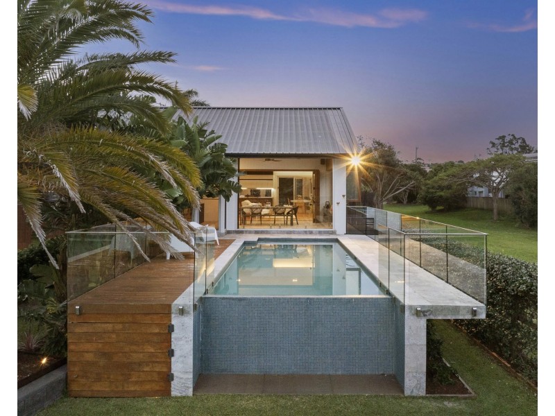 17 Wommin Lake Crescent, Fingal Head NSW 2487