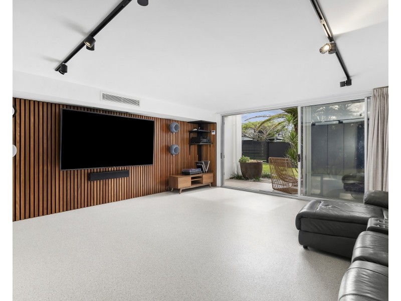 17 Wommin Lake Crescent, Fingal Head NSW 2487