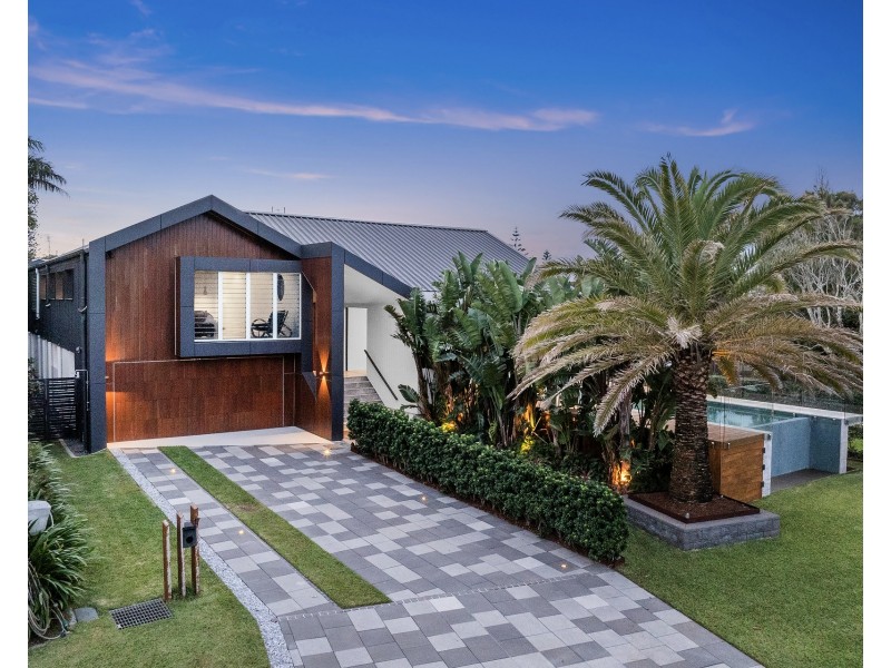 17 Wommin Lake Crescent, Fingal Head NSW 2487