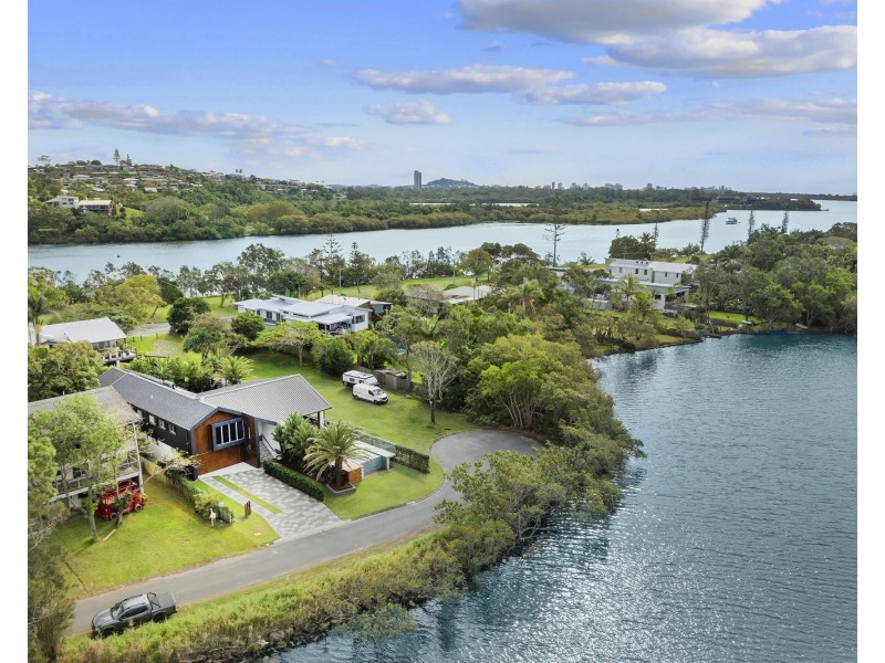 17 Wommin Lake Crescent, Fingal Head NSW 2487