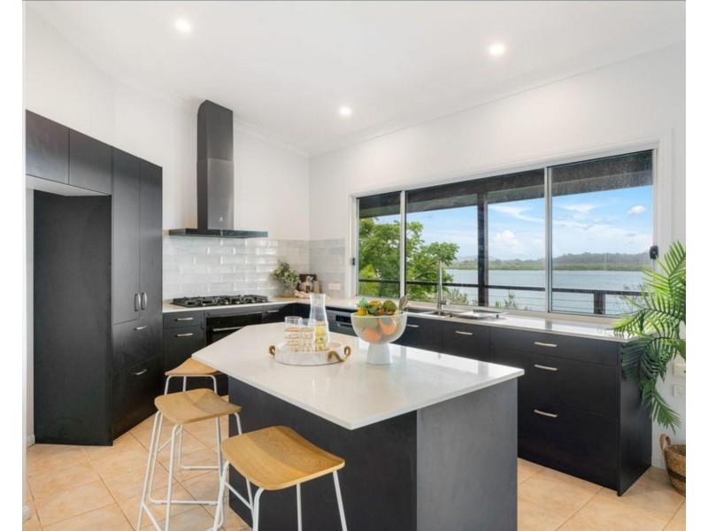 136 Broadwater Esplanade, Bilambil Heights NSW 2486