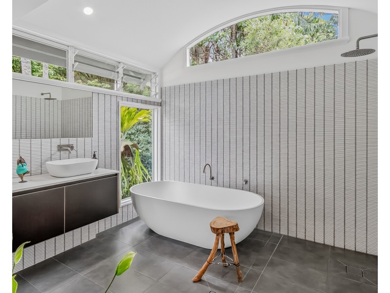 98 Hammond Drive, Clothiers Creek NSW 2484