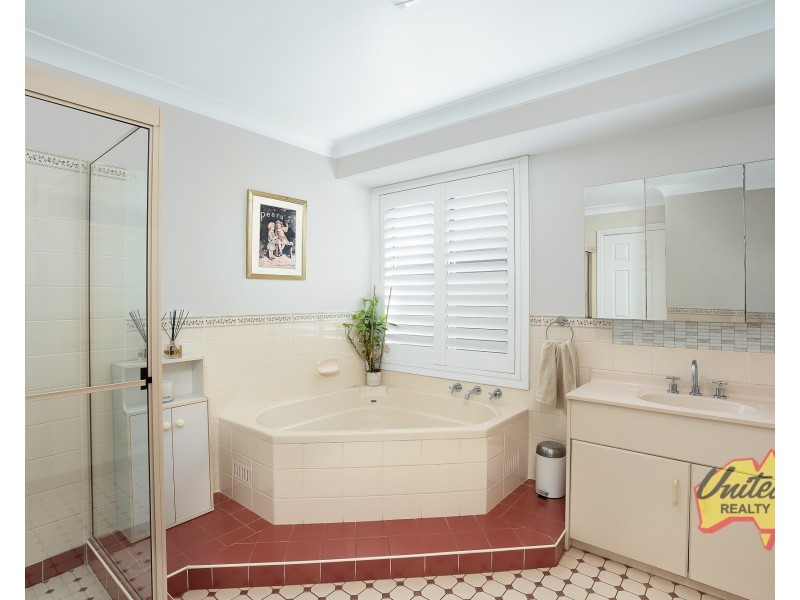 16 Stradbroke Avenue, Green Valley NSW 2168