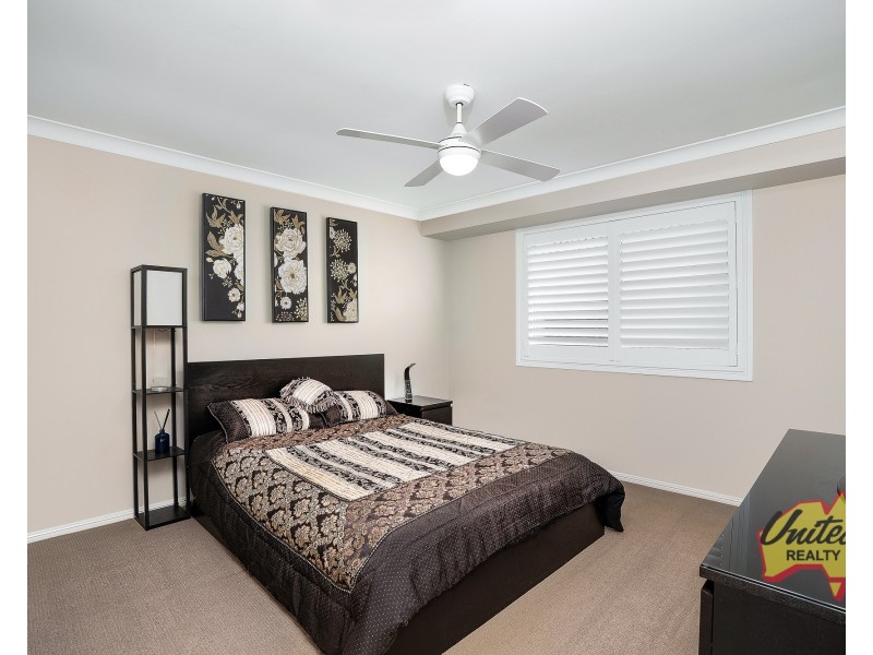 16 Stradbroke Avenue, Green Valley NSW 2168