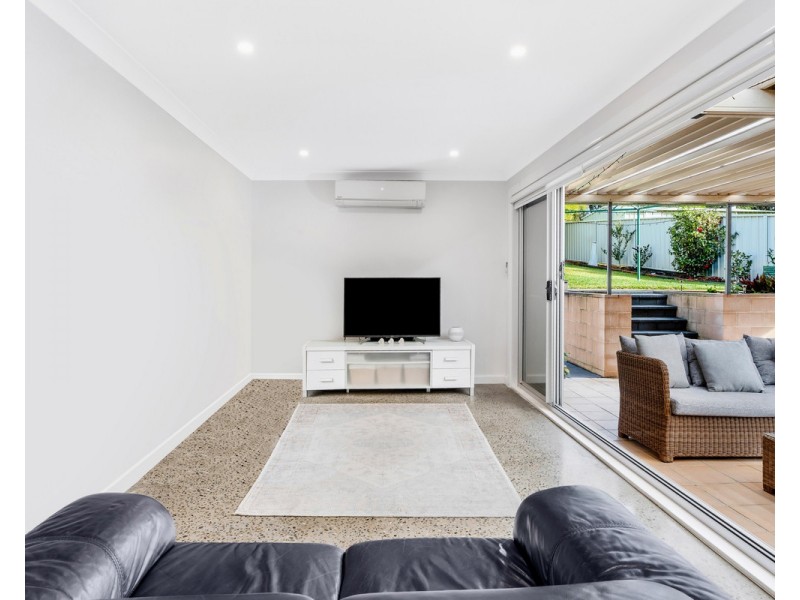 21 Minda Crescent, Oak Flats NSW 2529