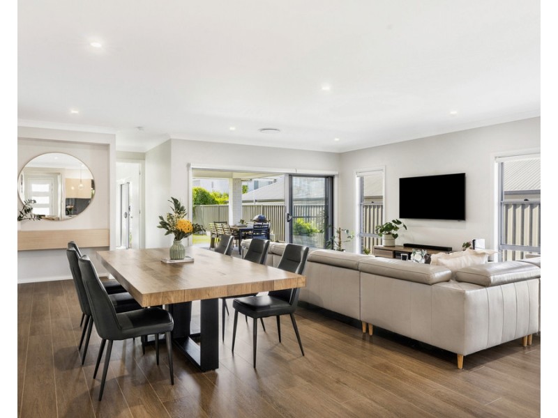 27 Mountain Ash Street, Calderwood NSW 2527