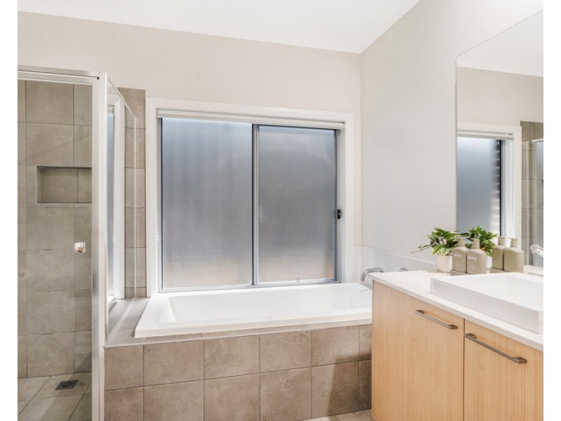 27 Mountain Ash Street, Calderwood NSW 2527