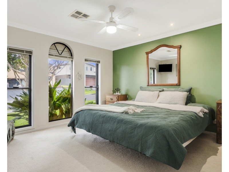 6 Holroyd Street, Albion Park NSW 2527