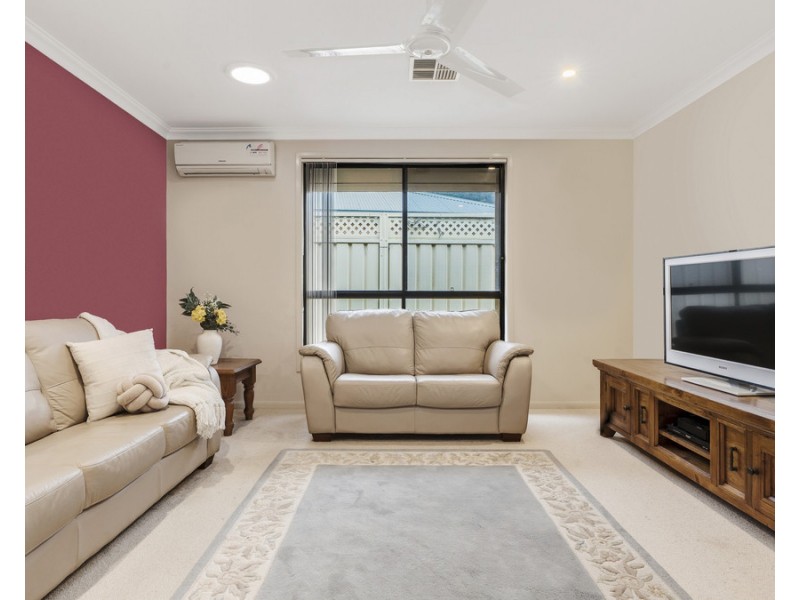 6 Holroyd Street, Albion Park NSW 2527
