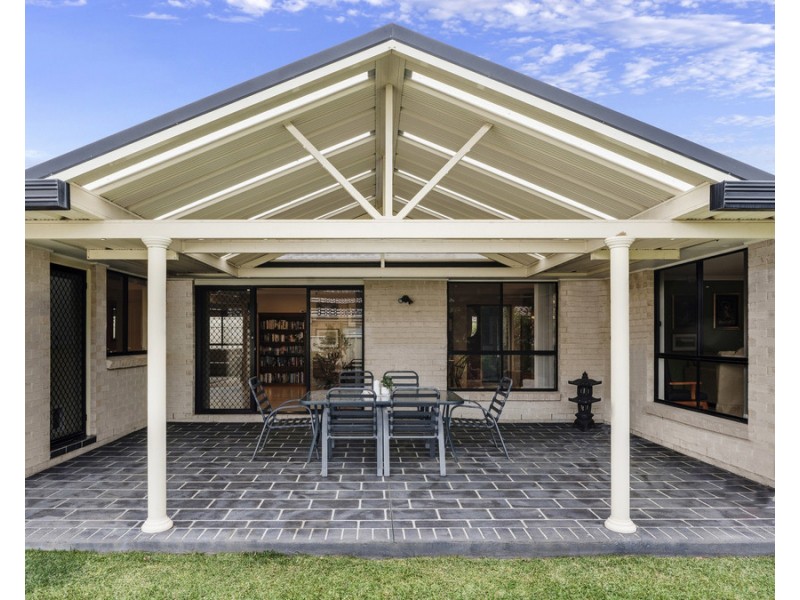 6 Holroyd Street, Albion Park NSW 2527