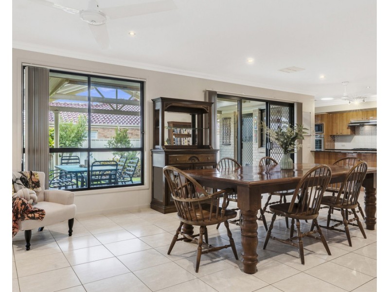 6 Holroyd Street, Albion Park NSW 2527
