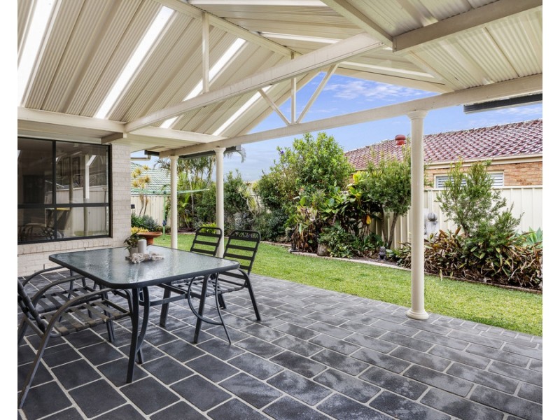 6 Holroyd Street, Albion Park NSW 2527