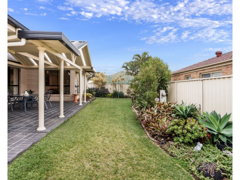 6 Holroyd Street, Albion Park NSW 2527