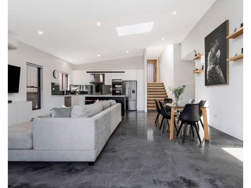 10 Shellharbour Road, Primbee NSW 2502