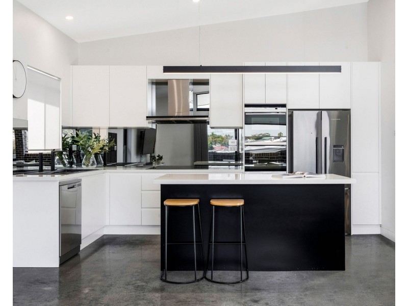 10 Shellharbour Road, Primbee NSW 2502