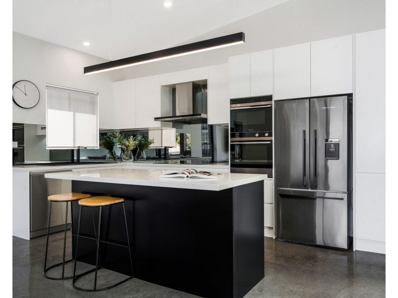 10 Shellharbour Road, Primbee NSW 2502