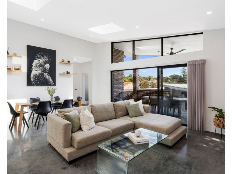 10 Shellharbour Road, Primbee NSW 2502