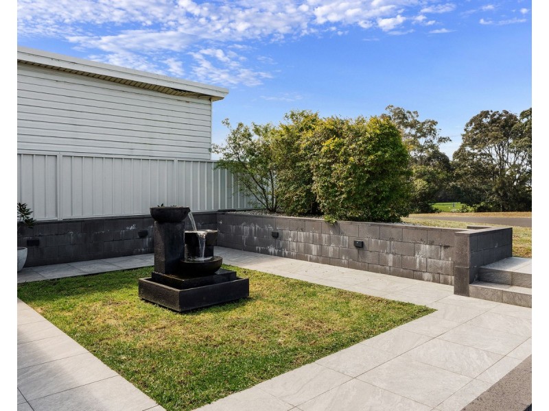 10 Shellharbour Road, Primbee NSW 2502