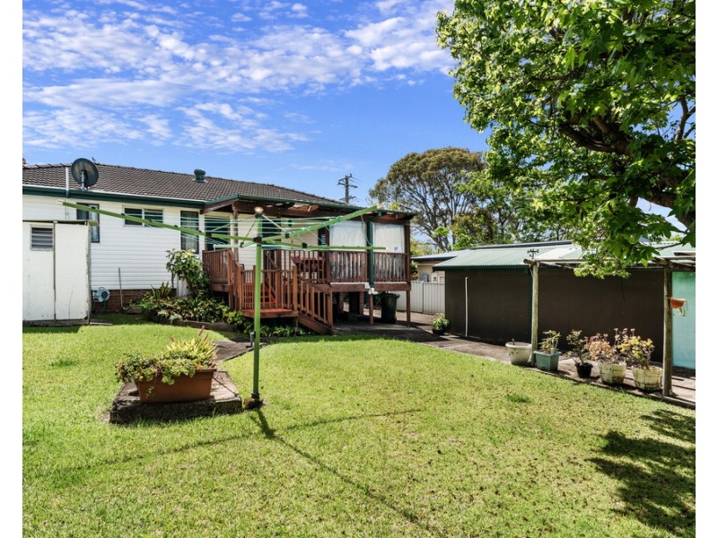 11 McCool Street, Warilla NSW 2528