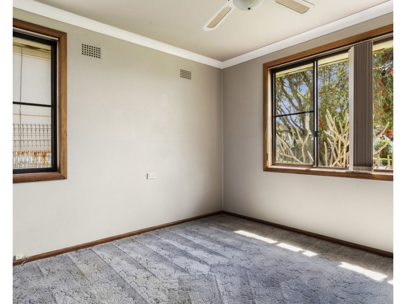 11 McCool Street, Warilla NSW 2528