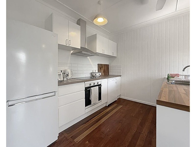 72 Holland St, Wongaling Beach QLD 4852