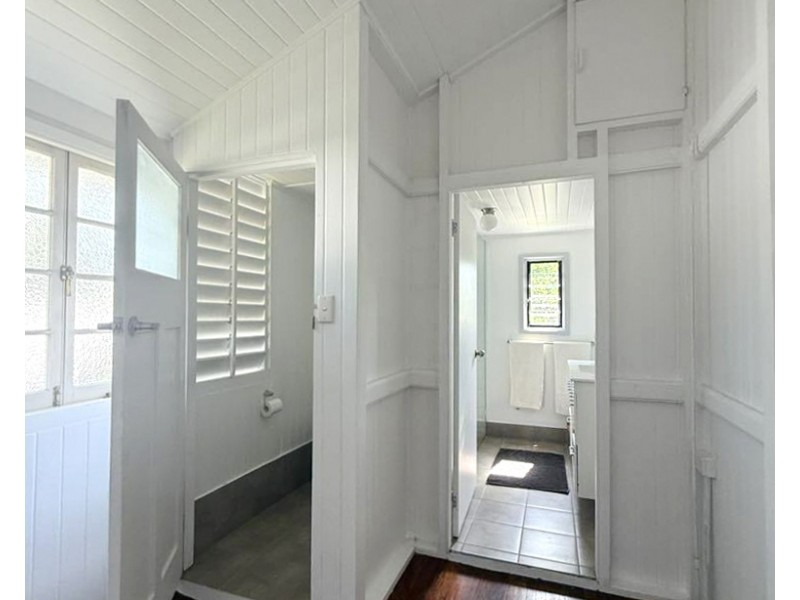 72 Holland St, Wongaling Beach QLD 4852