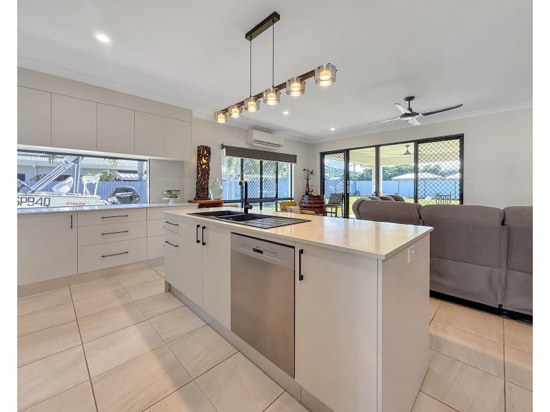 6 Island Close, Mission Beach QLD 4852