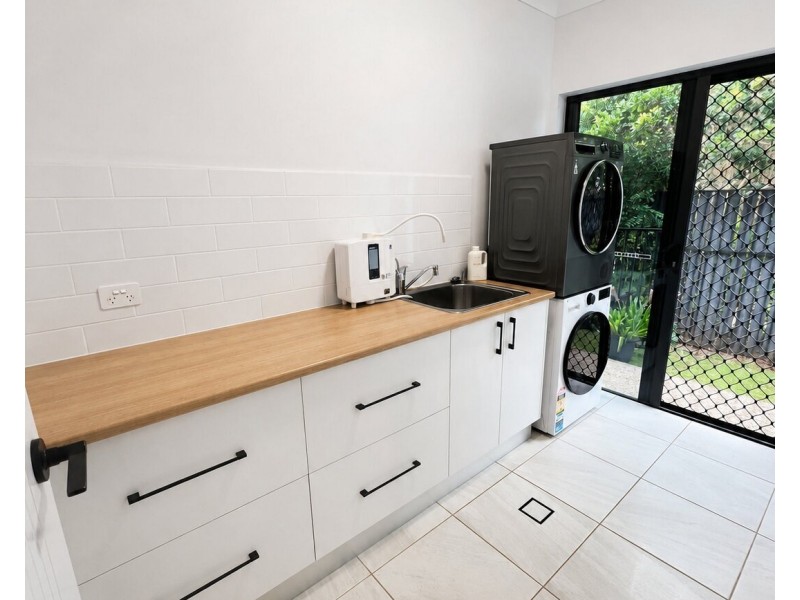 6 Island Close, Mission Beach QLD 4852