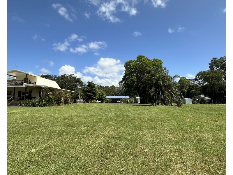 64 Seafarer St, South Mission Beach QLD 4852