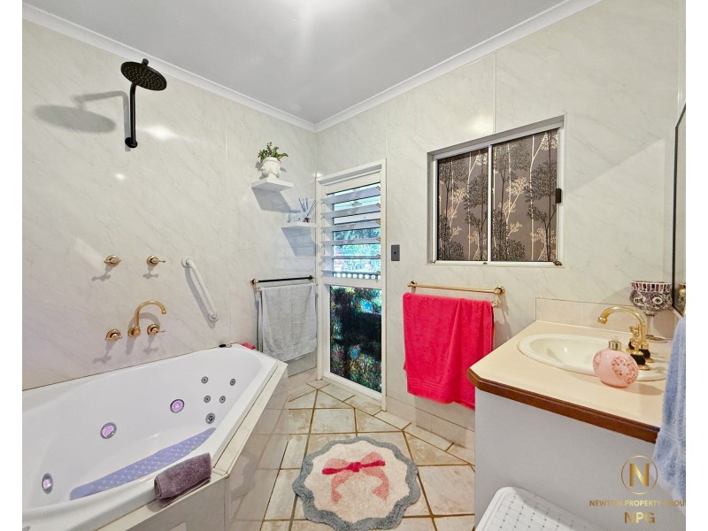 18 Kent Cl, Mission Beach QLD 4852