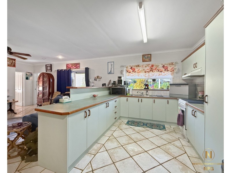 18 Kent Cl, Mission Beach QLD 4852