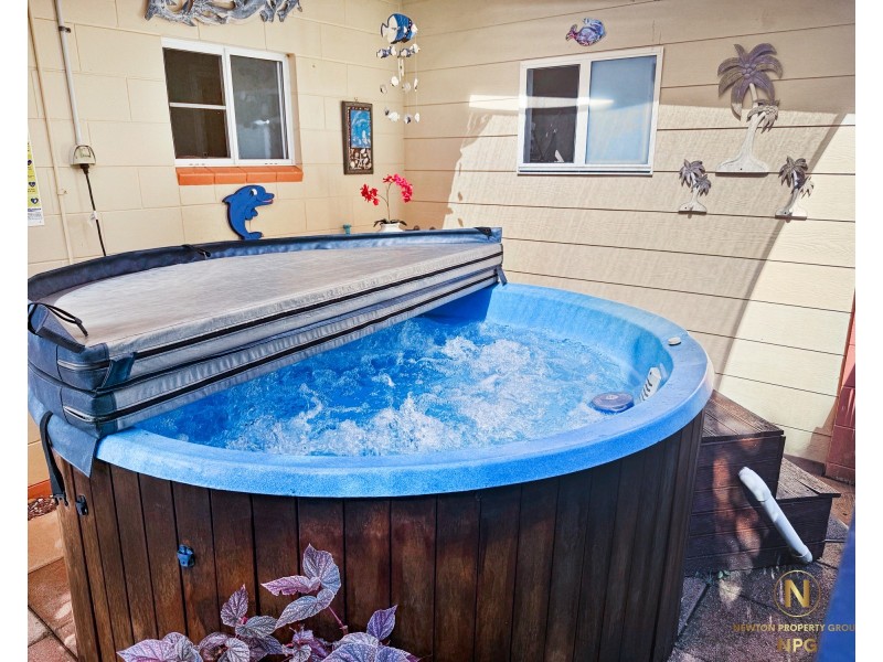18 Kent Cl, Mission Beach QLD 4852
