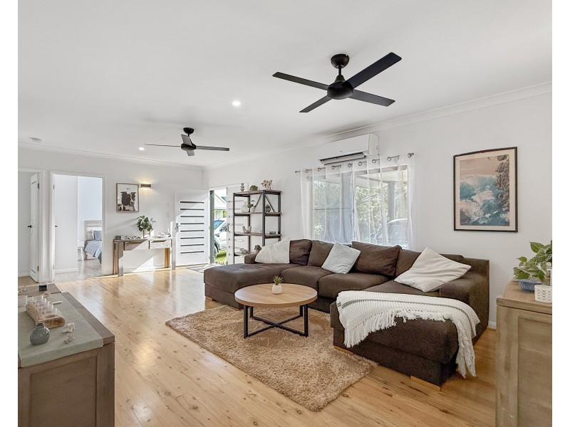 27 Kent Cl, Mission Beach QLD 4852