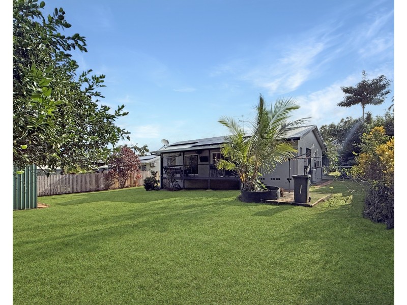 27 Kent Cl, Mission Beach QLD 4852