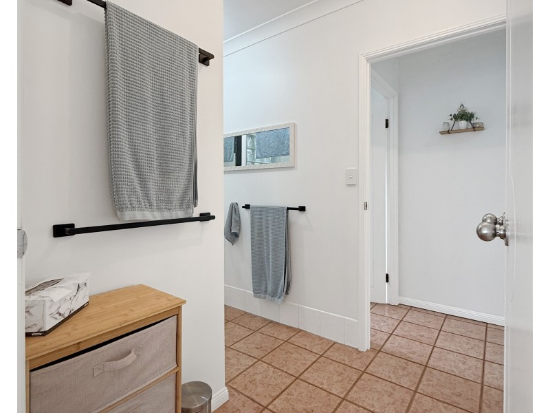 27 Kent Cl, Mission Beach QLD 4852