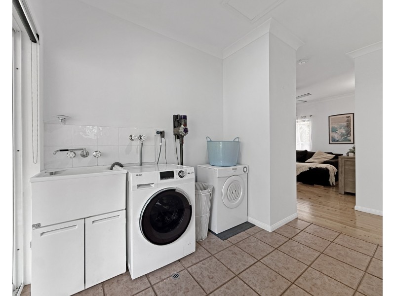 27 Kent Cl, Mission Beach QLD 4852