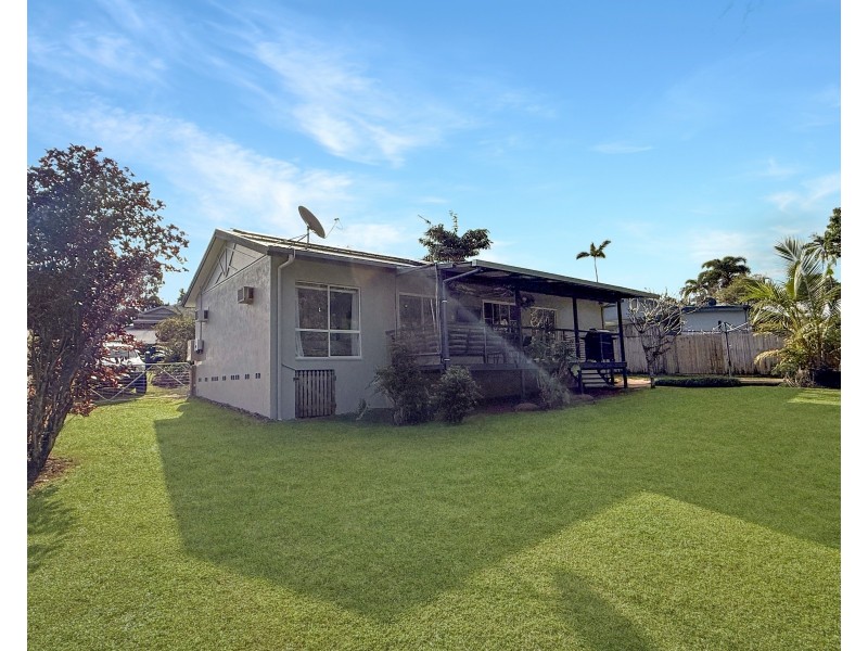 27 Kent Cl, Mission Beach QLD 4852